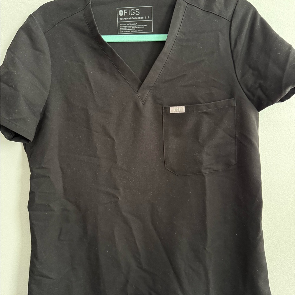 Figs Women’s Black Catarina Scrub Top